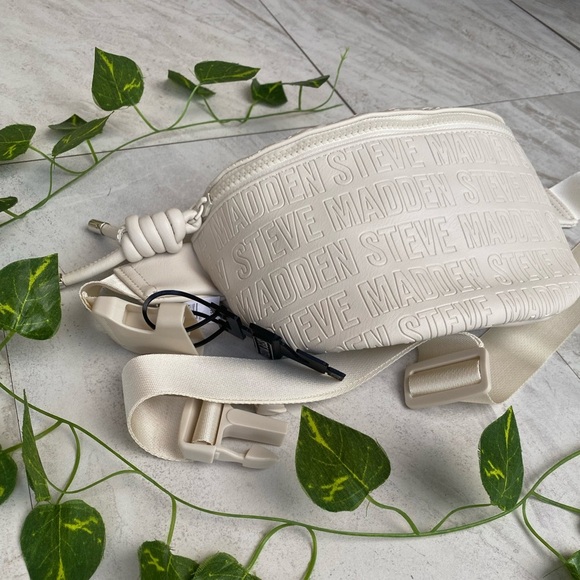 Steve Madden Fanny Pack Bag Beige Embossed Handbag Purse Adjustable Minimalist - Picture 7 of 9